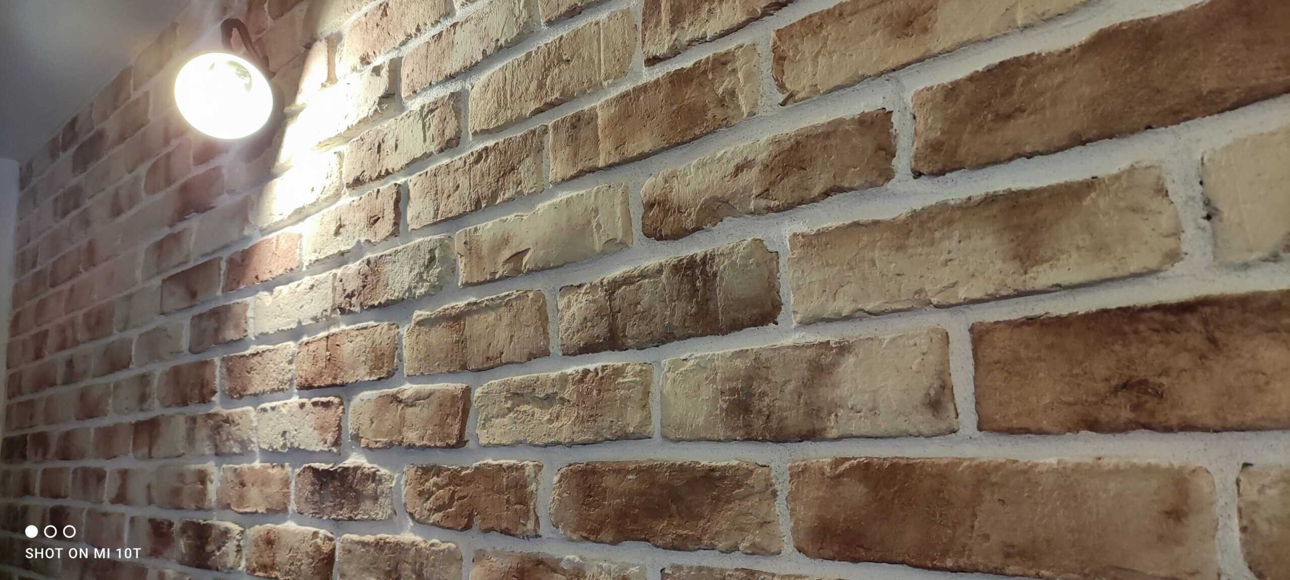 Stare cegły , płytki na ścianę od Manufaktury Cegieł nr 1.na rynku– nadają Twoim wnętrzom autentyczność unikalnego charakteru i piękna Płytka stare cegły wyprodukowane przez Manufakturę cegieł